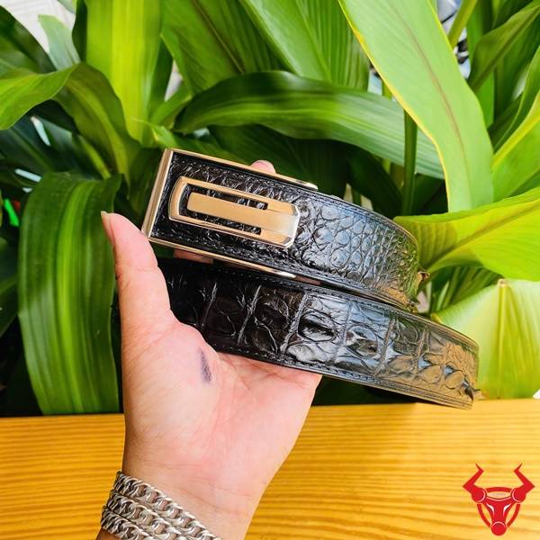 Thắt Lưng Ray Trượt TSK130-A – Đẳng Cấp Quý Ông Hiện Đại Thắt lưng ray trượt da cá sấu gù bản 4cm TSK130-A trắng tinh tế.