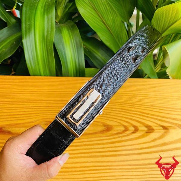 Thắt Lưng Nam TSK130-A – Biểu Tượng Của Sự Thành Đạt Thắt lưng da cá sấu gù TSK130-A khóa ray trượt trắng cao cấp.