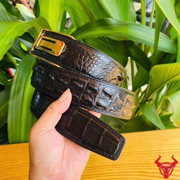 Thắt Lưng TSK130-A – Đẳng Cấp Phong Cách Quý Ông Hiện Đại Thắt lưng nam da cá sấu TSK130-A khóa thép vàng bản 4cm.