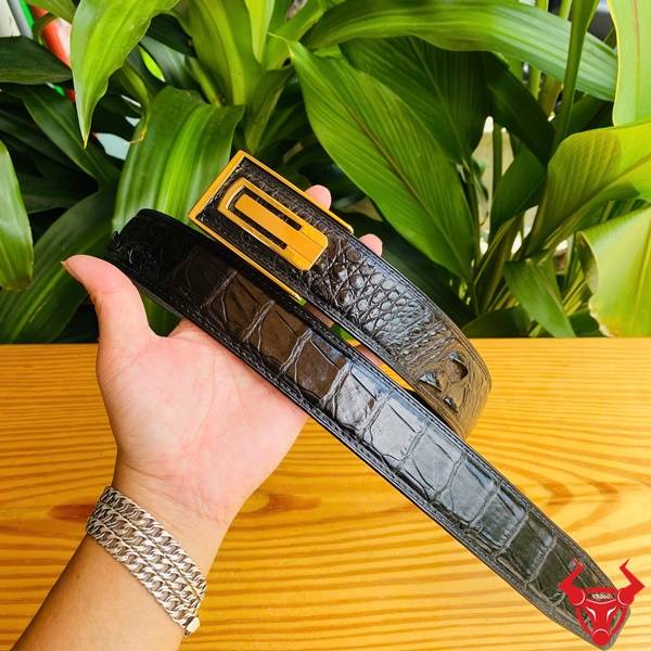 Thắt Lưng Cá Sấu Thật Khóa Thép Vàng – Phong Cách Doanh Nhân Thắt lưng cao cấp da cá sấu gù TSK130-A dành cho doanh nhân.