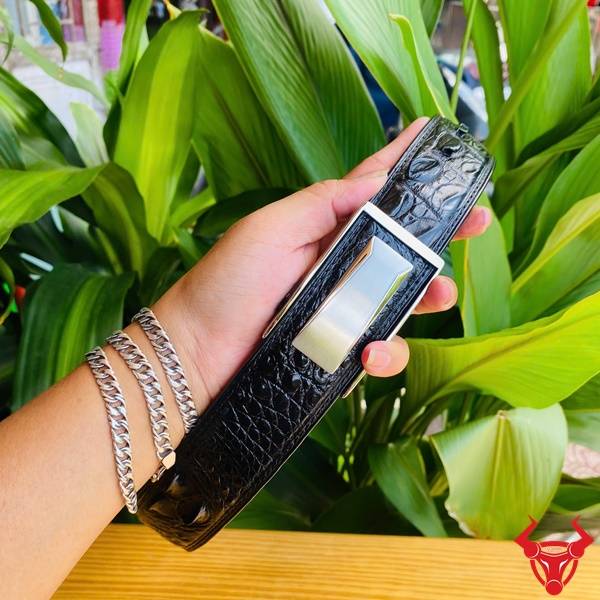 Thắt Lưng Da Cá Sấu Gù TSK130-B – Phong Cách Doanh Nhân Hiện Đại Thắt lưng ray trượt da cá sấu gù bản 4cm màu đen khóa thép trắng sang trọng.
