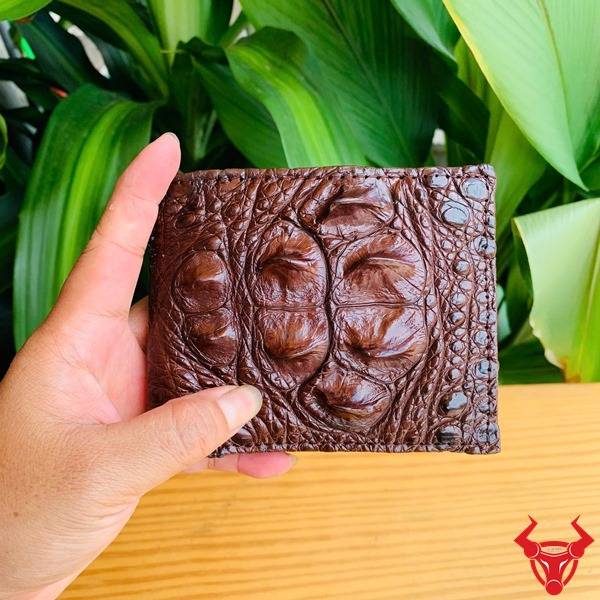 Ví da nam VCA4 8 gù màu nâu đất – sang trọng và tinh tế.