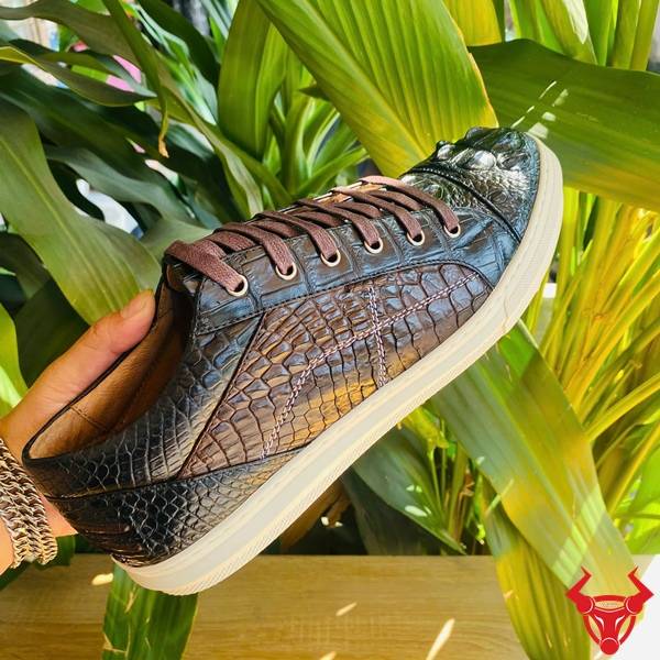 Giày thể thao da cá sấu gù bền chắc