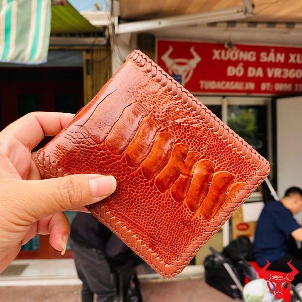 Ví da đà điểu cao cấp thích hợp làm quà tặng.