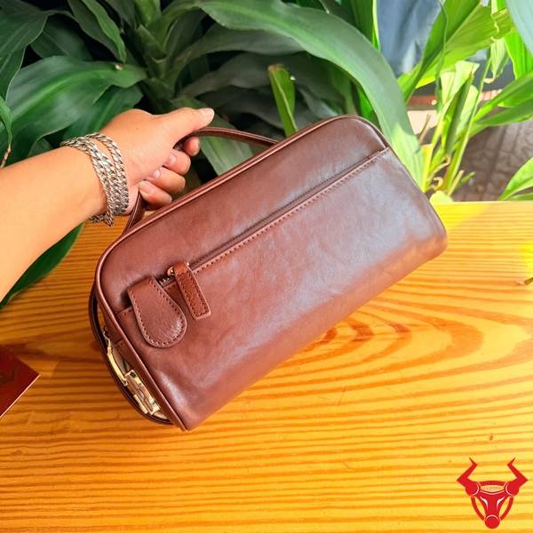 Clutch CL69 màu nâu da bò cao cấp.