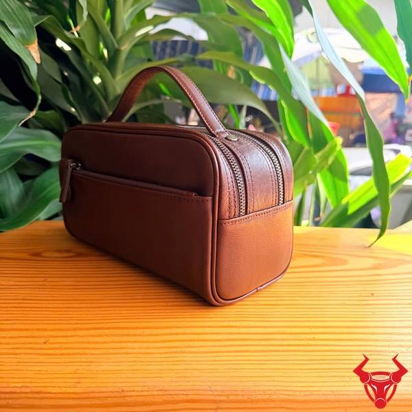 Clutch cầm tay da bò CL69 sang trọng.