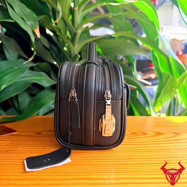 Clutch Xách Tay CL69 Màu Đen Sang Trọng Clutch CL69 da bò màu đen hiện đại.