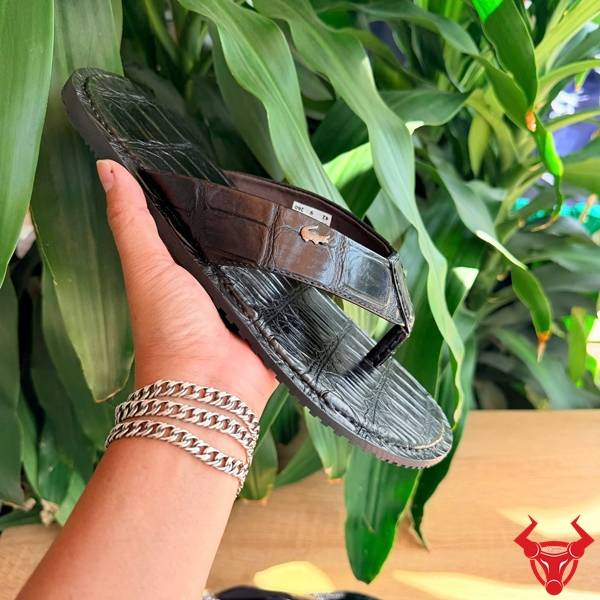 Dép kẹp da cá sấu tự nhiên cao cấp.