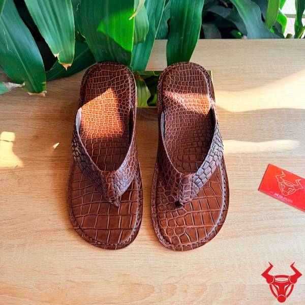 Dép kẹp cá sấu phong cách cao cấp.