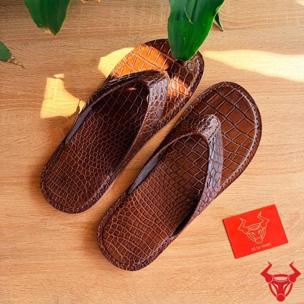 Dép kẹp full da cá sấu tự nhiên.