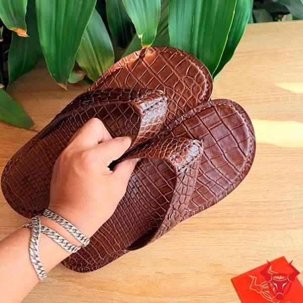 Dép kẹp full da cá sấu nam size 42.