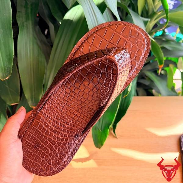 Dép kẹp cá sấu cao cấp cho nam.