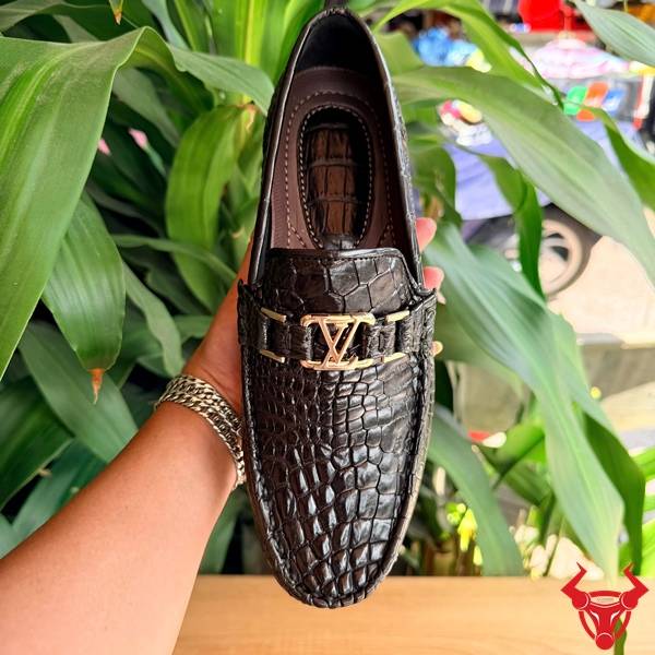 Giày Lười Da Cá Sấu Sang Trọng Hiện Đại Giày lười da cá sấu gai tay thủ công cao cấp màu đen.