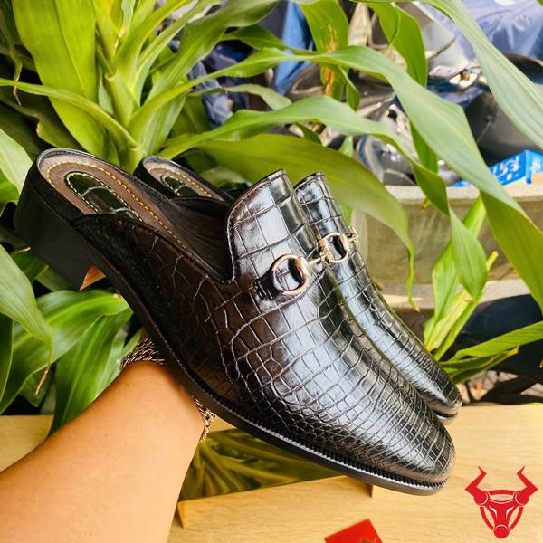 Giày sục da bụng cá sấu phong cách quý ông