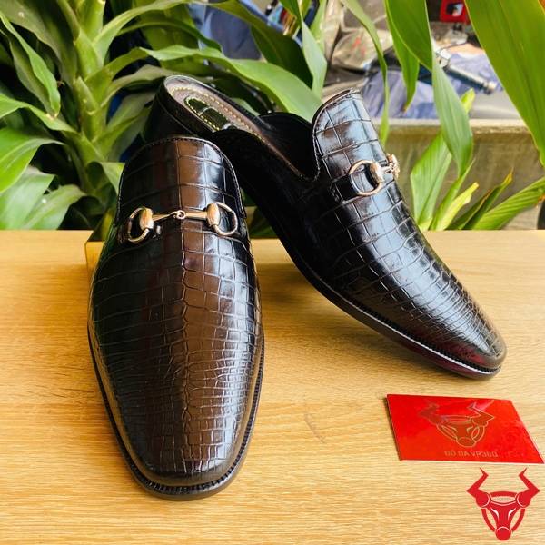 Giày sục da cá sấu cao cấp có phụ kiện