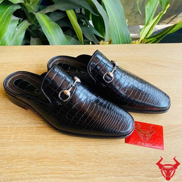 Giày sục da cá sấu đế chắc chắn