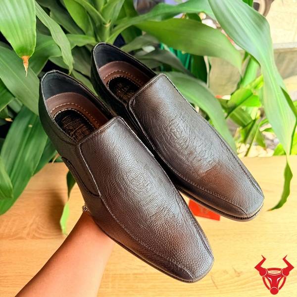 Giày Da Đà Điểu Chế Tác Thủ Công Giày da đà điểu đế chắc chắn.