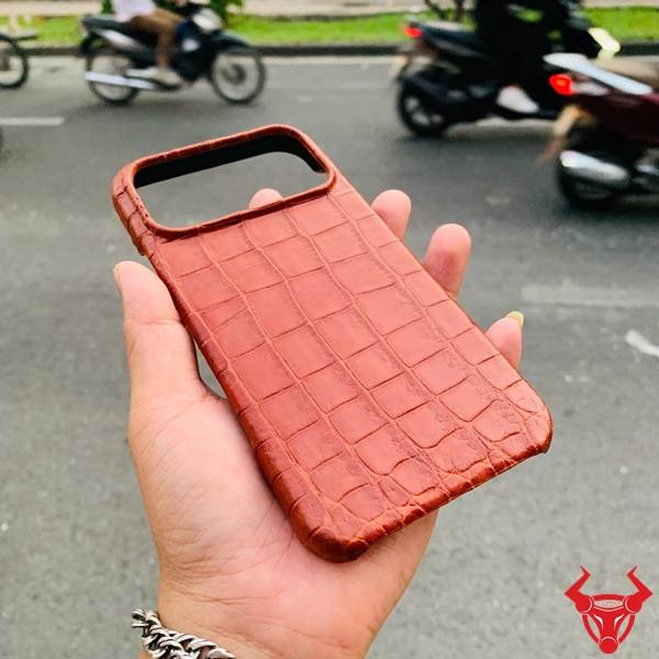 Ốp iPhone 17 Pro Max da cá sấu khác biệt