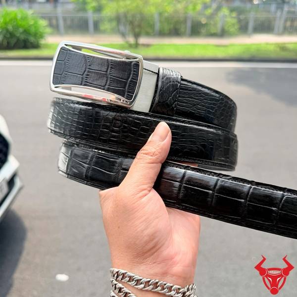 Thắt Lưng Da Cá Sấu Cao Cấp Cho Nam Thắt lưng da cá sấu khóa lăn chắc chắn.