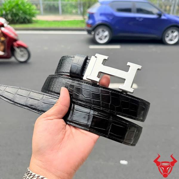Phụ kiện thắt lưng da cá sấu cao cấp.