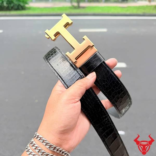 Thắt Lưng Nam Da Cá Sấu Cao Cấp Thắt lưng da bụng cá sấu khóa H vàng sang trọng.