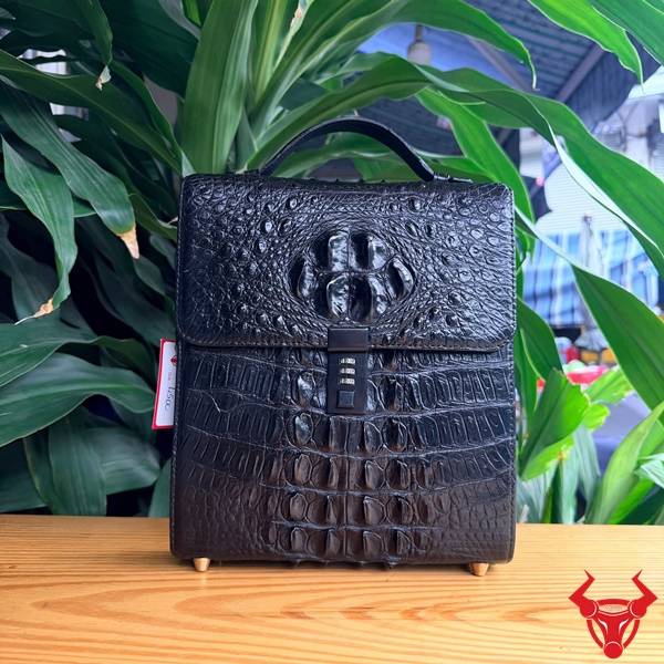 Túi Xách Nam Đeo Chéo Da Cá Sấu Cao Cấp Túi xách nam da cá sấu TICA4-A màu đen.