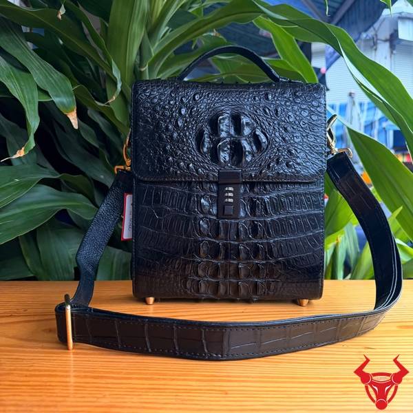 Túi Nam Da Cá Sấu TICA4-A – Giá Trị Bền Lâu Túi xách nam đeo chéo da cá sấu linh hoạt.