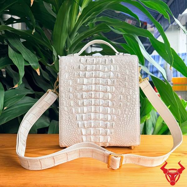 Túi Nam Da Gù Cá Sấu – Phụ Kiện Khẳng Định Vị Thế Túi xách nam đeo chéo da gù cá sấu bạch tạng cao cấp.