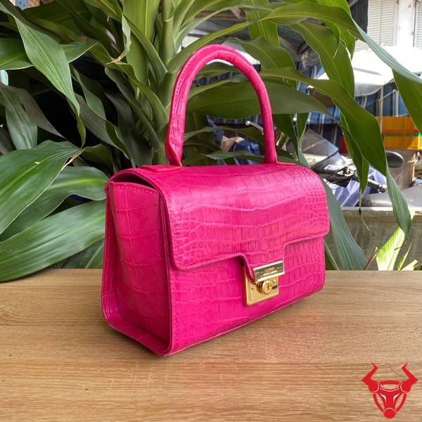 Túi xách da cá sấu nữ màu hồng cao cấp.