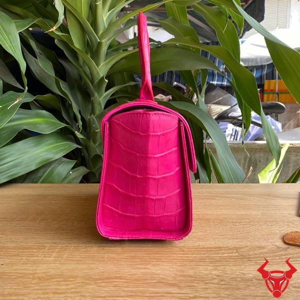 Túi xách nữ da bụng cá sấu TYC màu hồng sang trọng.