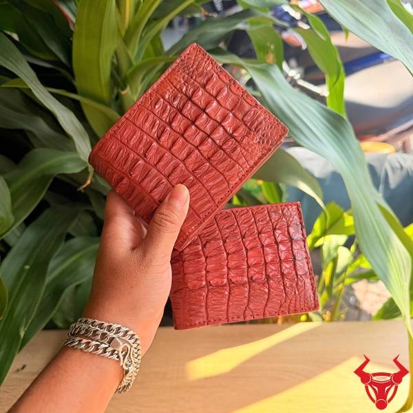 Ví Da Cá Sấu Thật Gai Lưng Màu Nâu Đỏ Cao Cấp Ví da cá sấu thật màu nâu đỏ gai lưng
