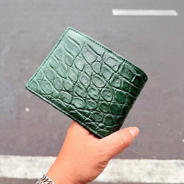 Ví Cá Sấu Trơn Hông Cao Cấp Cho Quý Ông Ví nam da cá sấu trơn hông màu xanh lục đẳng cấp.