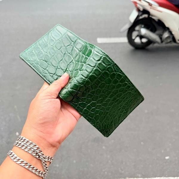 Ví Nam VCA8 Da Cá Sấu Thật Màu Xanh Lục Ví nam da cá sấu VCA8 màu xanh lục cao cấp.