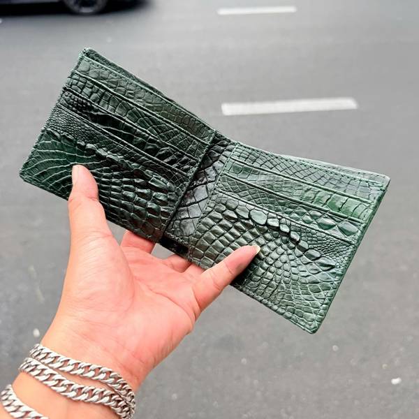 Ví Cá Sấu Xanh Lục – Phụ Kiện Thời Trang Đẳng Cấp Ví cá sấu nam màu xanh lục thiết kế 2 mặt tinh tế.