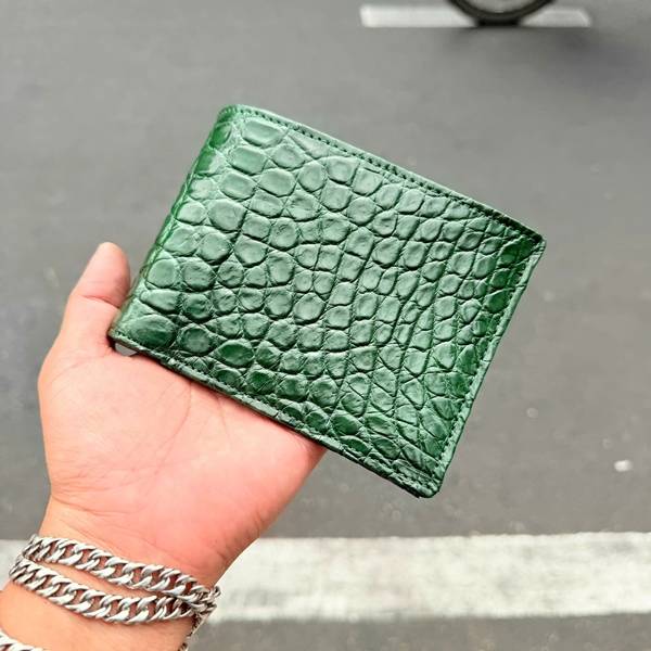 Ví Nam Da Cá Sấu Xanh Lục Đẳng Cấp Thời Trang Ví nam da cá sấu 2 mặt màu xanh lục sang trọng.