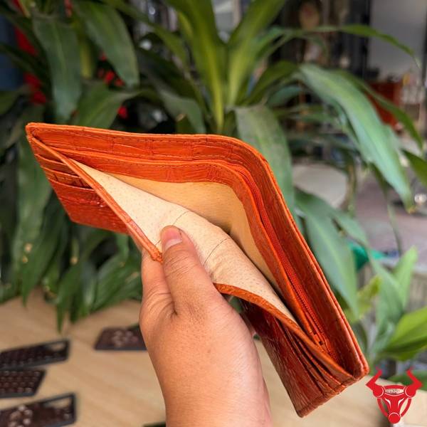 Ví Nam Da Cá Sấu Gai Lưng Phong Cách Cá Tính Ví da cá sấu gai lưng vân độc bản
