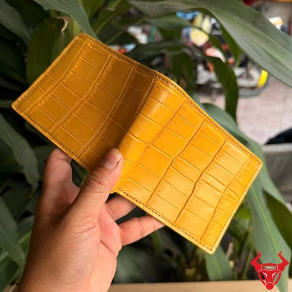 Ví Da Cá Sấu Thái Lan VBA8-TL Chuẩn Gu Quý Ông Cá Tính Ví da cá sấu Thái Lan form ngang VBA8-TL màu vàng chanh