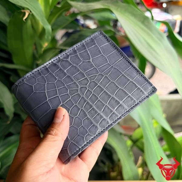 Ví nam form ngang da cá sấu màu xanh nhạt