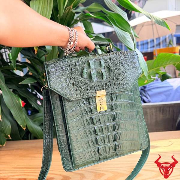 Cặp da cá sấu gù CTA4 màu xanh lá bền bỉ cao cấp