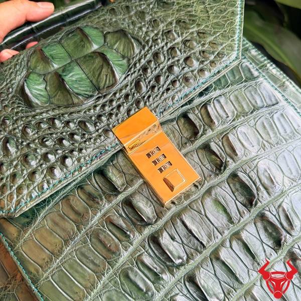 Cặp xách công sở da cá sấu gù CTA4 màu xanh lá hiện đại