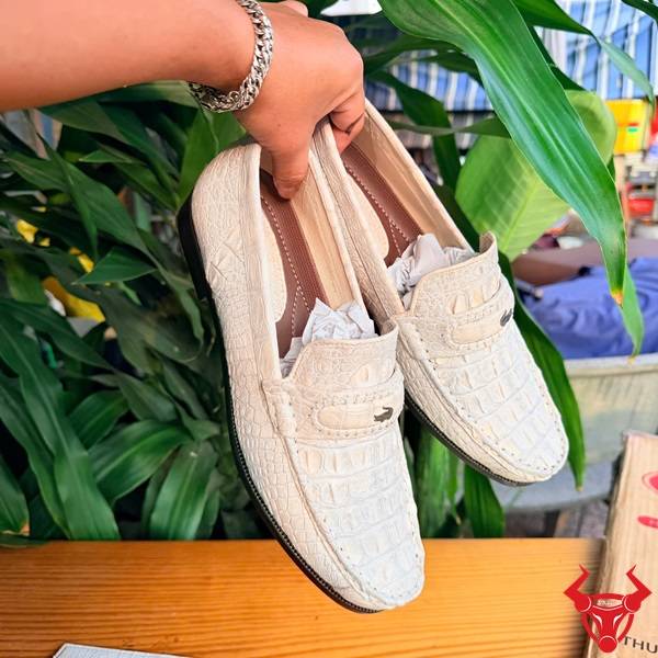 Giày tây da cá sấu gai lưng thủ công tinh xảo