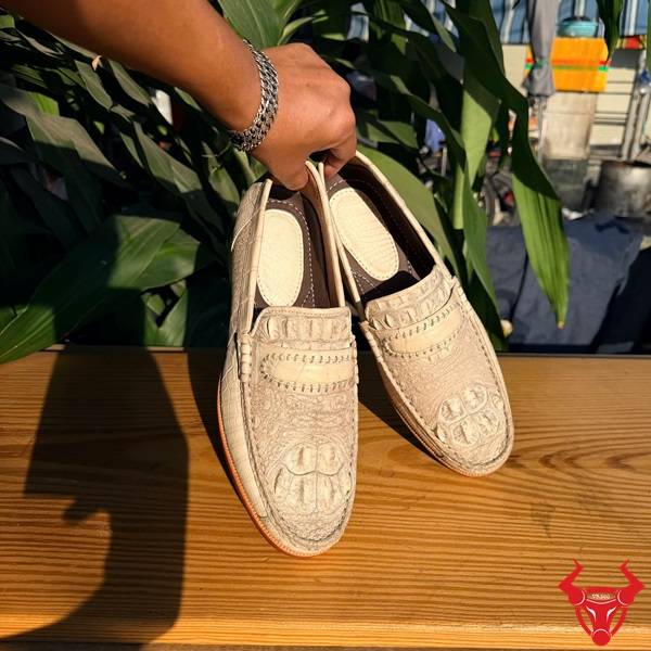 Giày lười da cá sấu gù dưới màu bạch tạng size 42 sang trọng