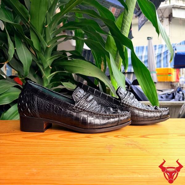 Giày lười da cá sấu gù đế cao 7cm màu đen GCA4