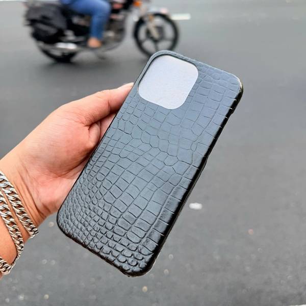 Ốp lưng full viền da cá sấu EXEAA8 màu đen phong cách doanh nhân.