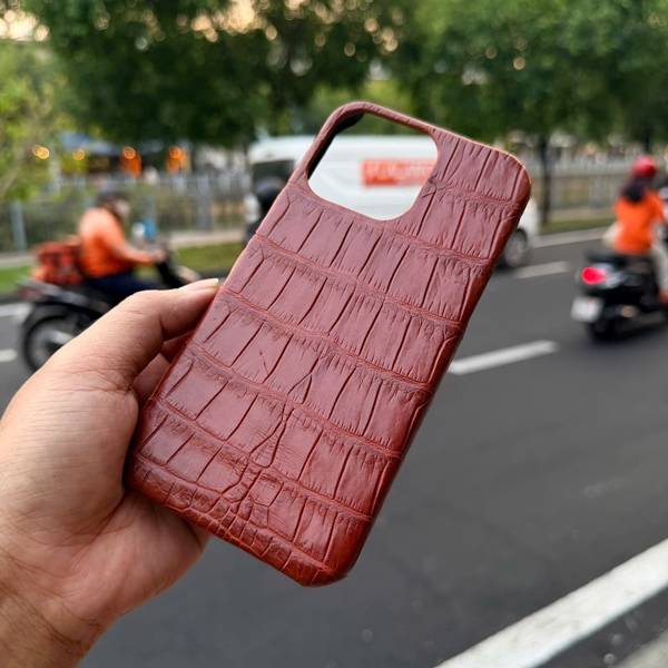 Ốp lưng full viền da cá sấu EXEAA8 màu nâu đỏ đẳng cấp phái đẹp.