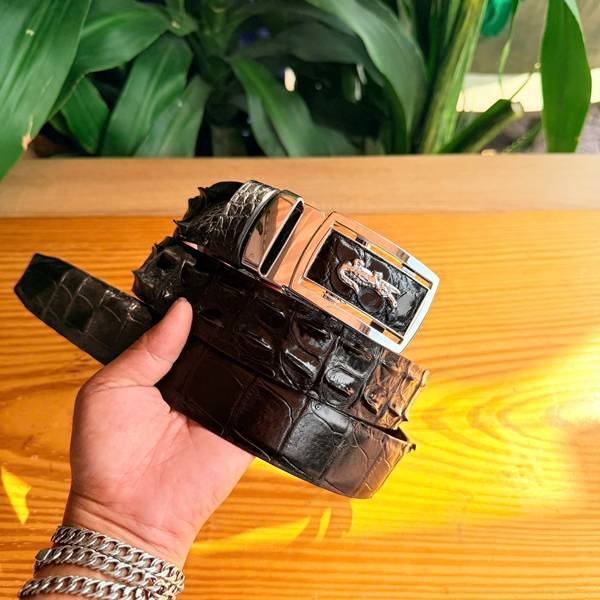 Dây Lưng Nam TLA4B4 Da Cá Sấu Gù Liền Sang Trọng Mạnh Mẽ Tổng thể dây thắt lưng da cá sấu gù lưng TLA4B4 đen.