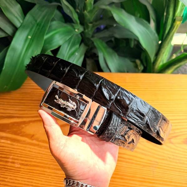 Thắt Lưng Da Cá Sấu TLA4B4 Gù Lưng Liền Mạch Cao Cấp Mặt da cá sấu gù lưng tự nhiên trên thắt lưng TLA4B4.