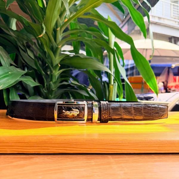 Dây Nịt Nam Da Cá Sấu TLA4B4 Gù Lưng Mạnh Mẽ Quyền Lực Thắt lưng da cá sấu TLA4B4 phối đồ nam giới lịch lãm.