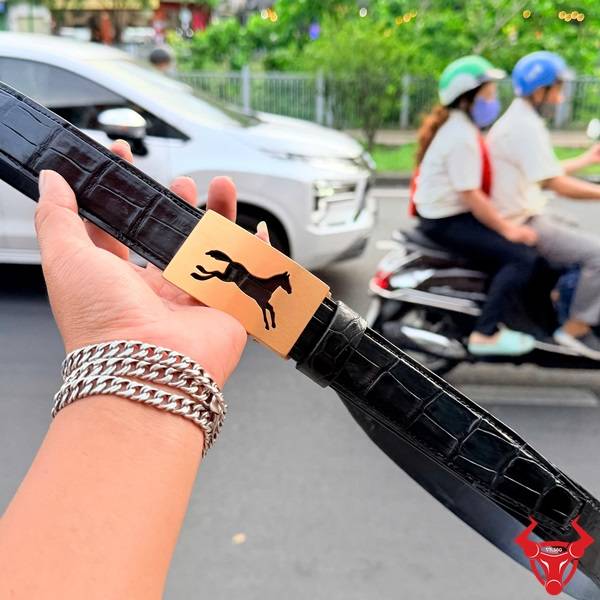 Dây nịt nam TSK4 da cá sấu liền bụng khóa thép hình ngựa bền bỉ