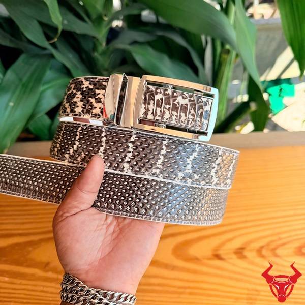 Thắt lưng nam da rắn hổ mang TLA16B2 khóa trắng nổi bật